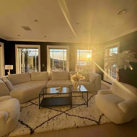 Freya With Stunning Sea View Villa *