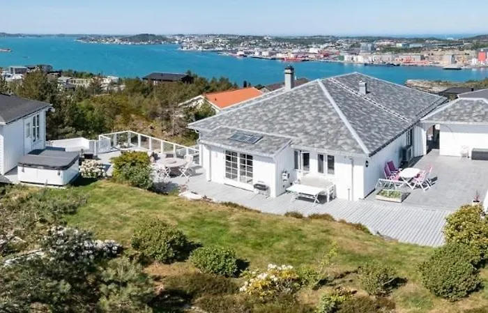 Freya With Stunning Sea View *