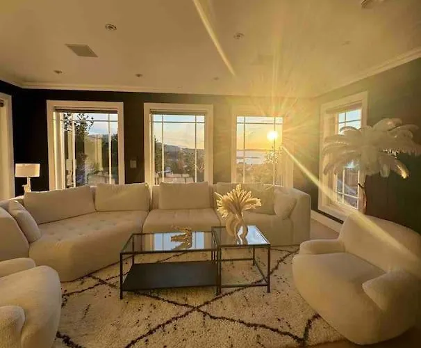 Freya With Stunning Sea View Villa *