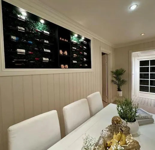 Freya With Stunning Sea View *